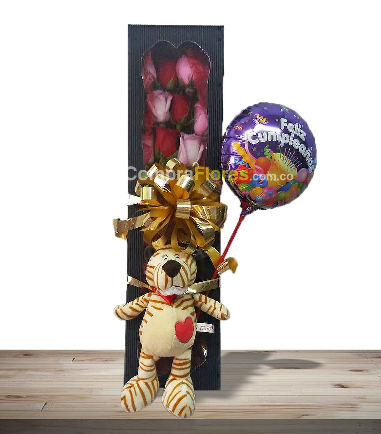 Caja de rosas con globo peluche