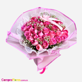Bouquet Majestic Pink: 50 Rosas Premium con Perlas y Lazo de Seda