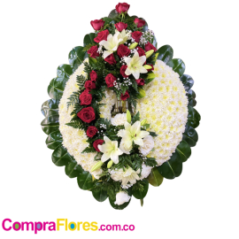 Fúnebre en forma de Medallón (Rosas rojas, blancas y lirios)