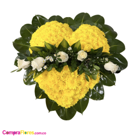 Corazón Floral Fúnebre de Pompones Amarillos y Rosas