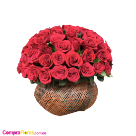 Canasta Cilíndrica de 70 Rosas Rojas Artesanales